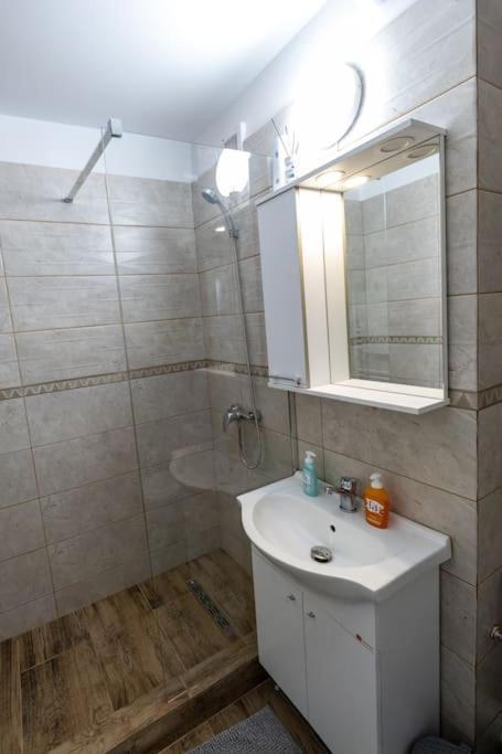 Luxury Radox Apartment Park 1 Bz Buzău Esterno foto