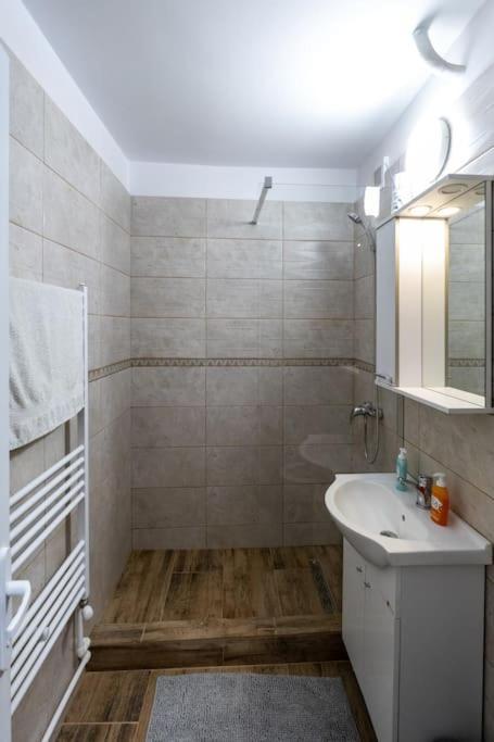 Luxury Radox Apartment Park 1 Bz Buzău Esterno foto